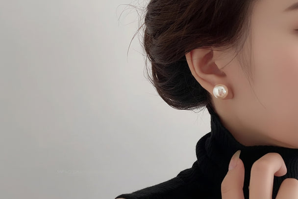 Elegant crystal pearl stud earrings in white or pink. 18K gold-plated, Swarovski pearls, 10-14mm sizes. Perfect for everyday elegance & special occasions.