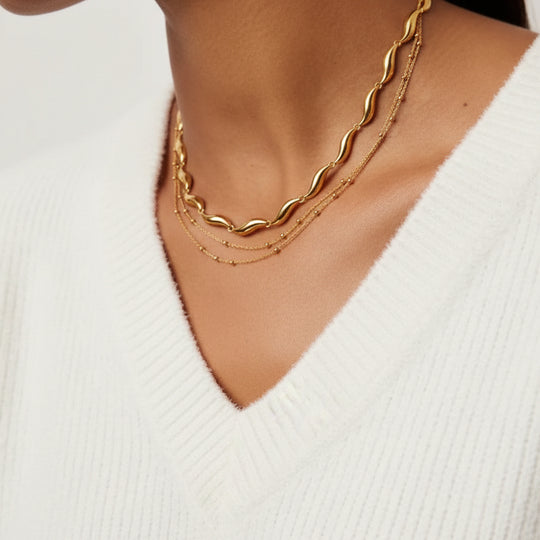 Elegant layered collarbone necklace with 3 chains in gold or silver. 18K plated, adjustable fit. Perfect for everyday elegance & modern style.