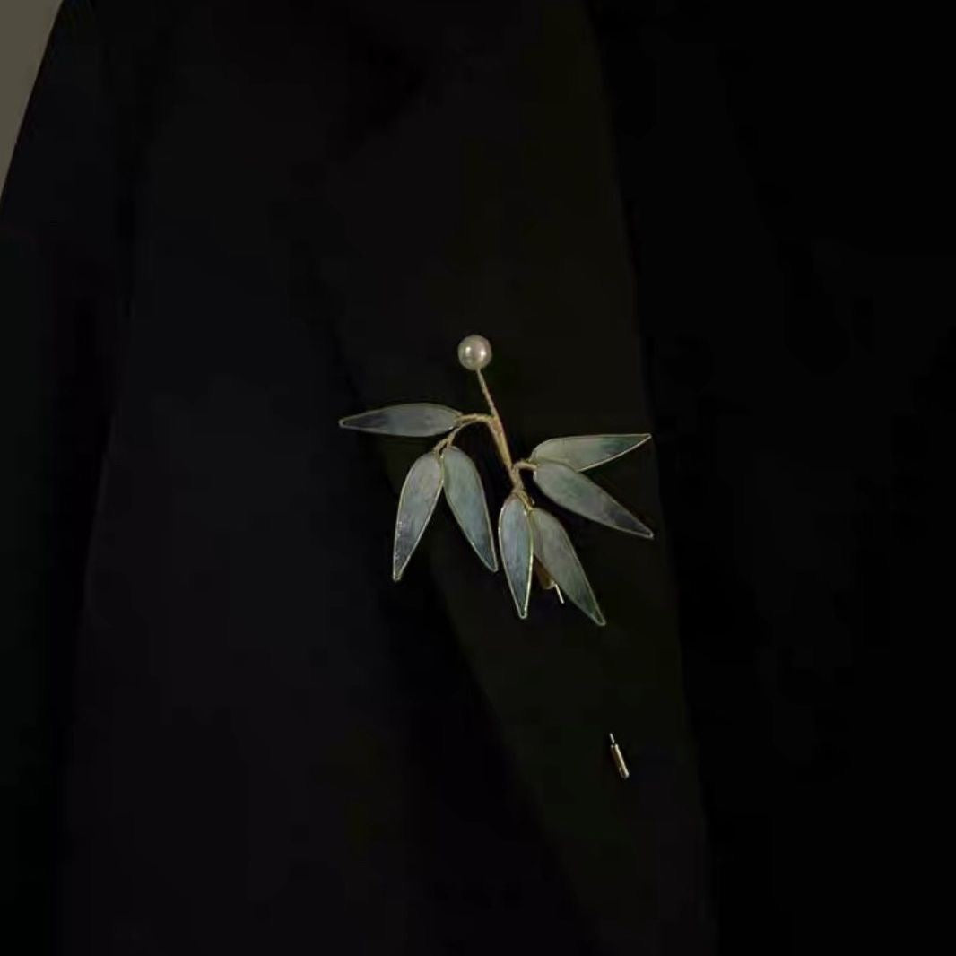 Elegant bamboo leaf brooch with translucent blue-gray leaves & lustrous pearl. Handcrafted minimalist design inspired by Eastern aesthetics. Perfect for Hanfu, blazers & scarves.